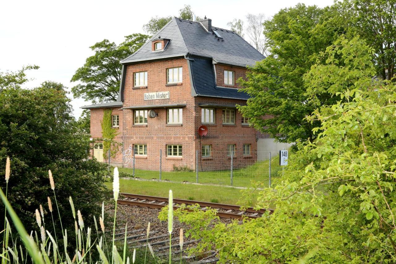 Bahnhof Hohen Mistorf Apartment Luaran gambar