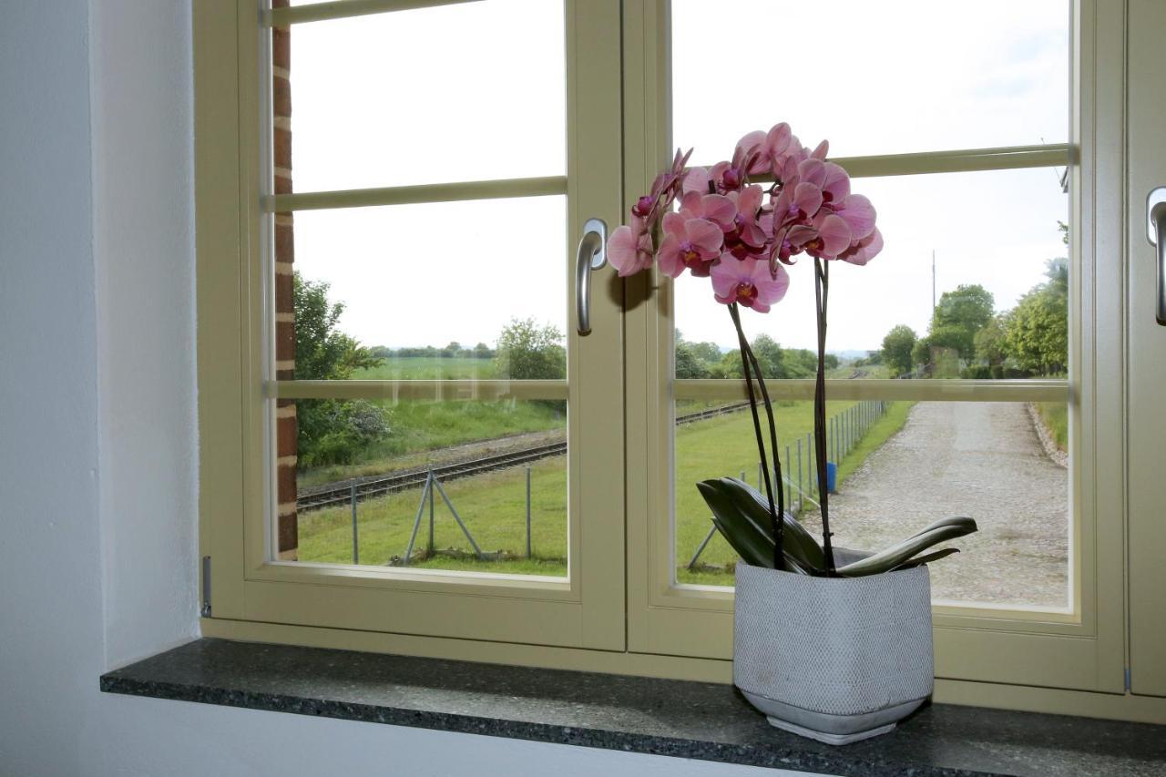 Bahnhof Hohen Mistorf Apartment Luaran gambar